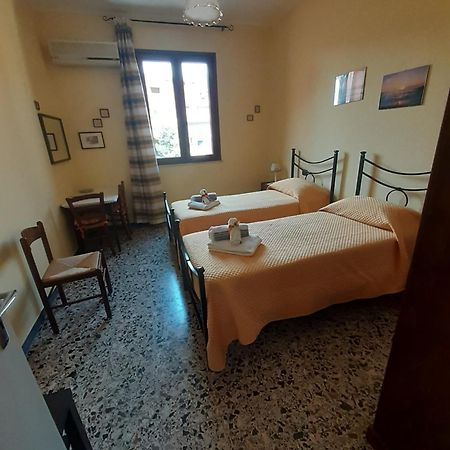 L'Agrifoglio Di Emy Bed & Breakfast Guspini Exterior foto