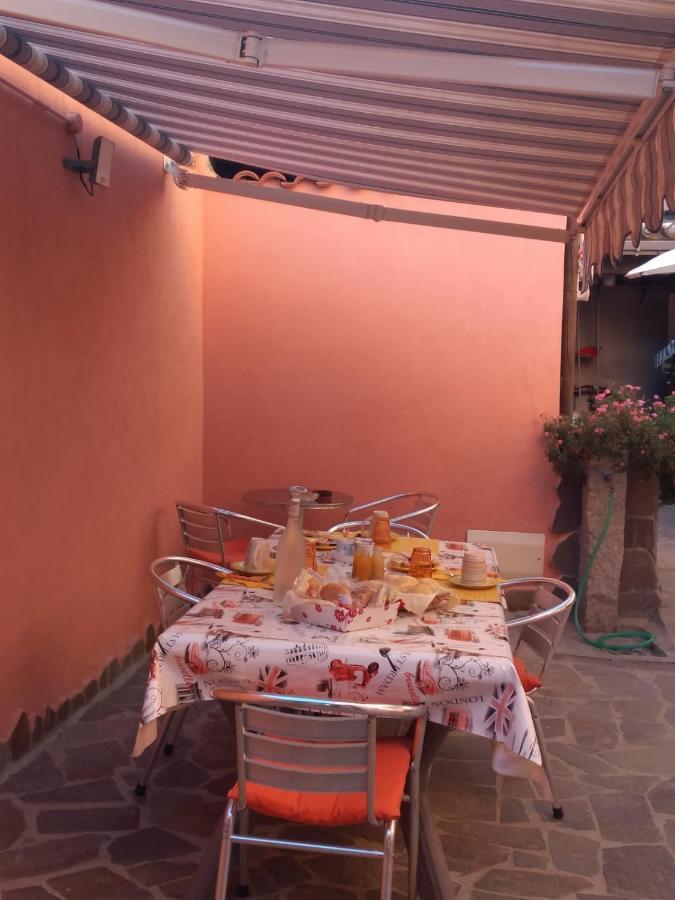 L'Agrifoglio Di Emy Bed & Breakfast Guspini Exterior foto